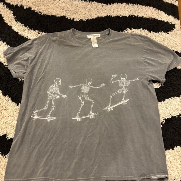 Urban Outfitters skeleton tee - Picture 1 of 2